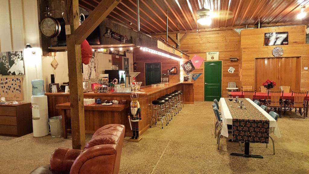 Full Moon Inn 프레드릭스버그 외부 사진